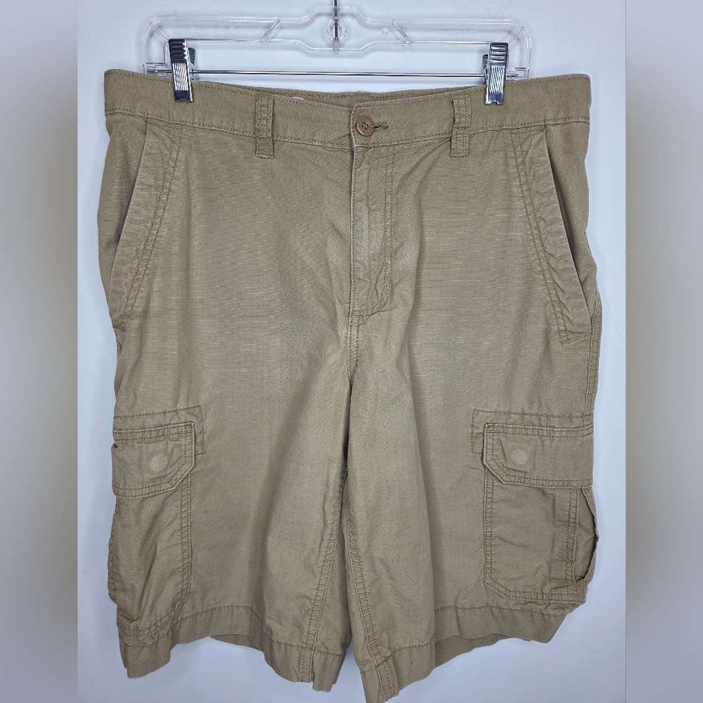 Eddie Bauer Size 33 Men's Khaki Cargo Shorts 100% Cotton - Picture 1 of 8